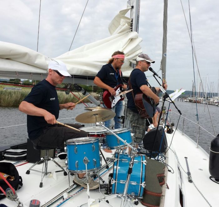 Party feiern unter Segeln ab Stralsund. Mitsegeln zwischen Rügen und Hiddensee